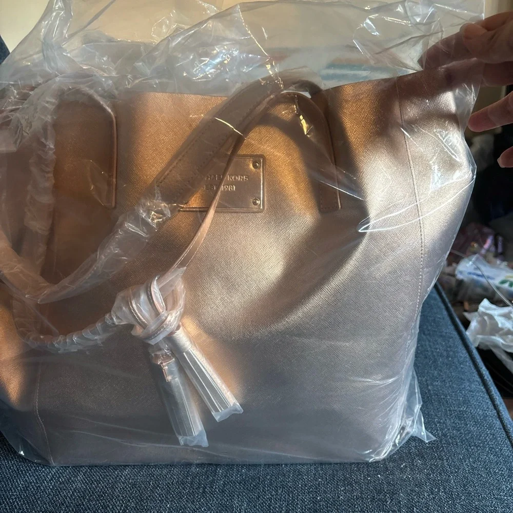 Michael Kors Rose Gold Leather Tassel Tote BRAND NEW NO CALL OUTS - Picture 4 of 16